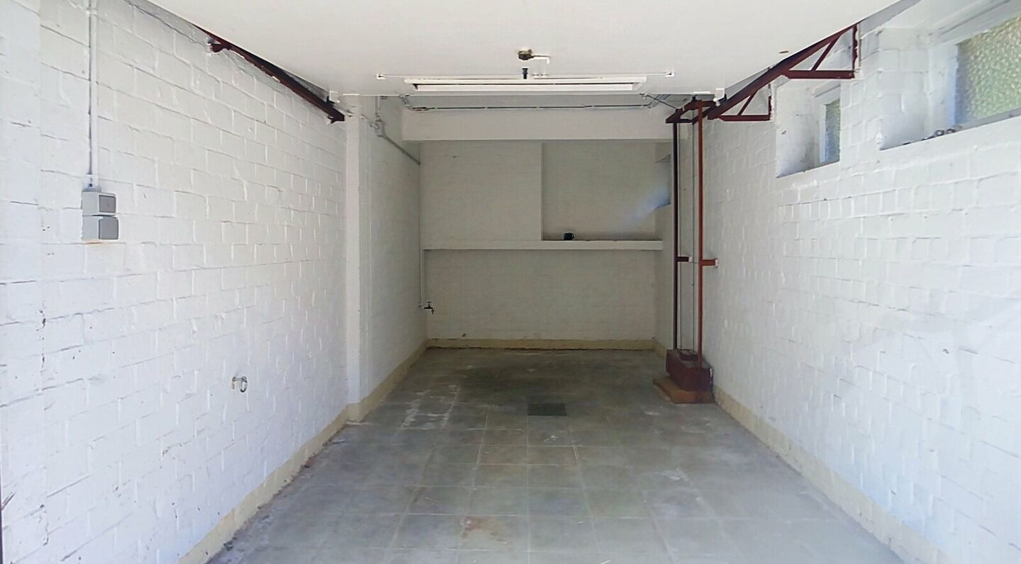 Closed garage for rent in Oudergem