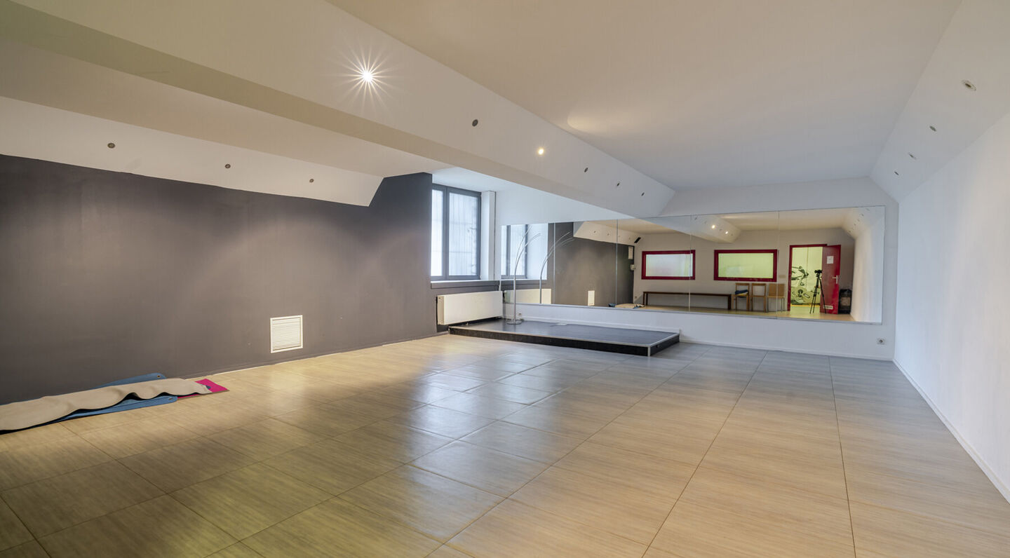 Gebouw voor gemengd gebruik te koop in Molenbeek-Sint-Jan