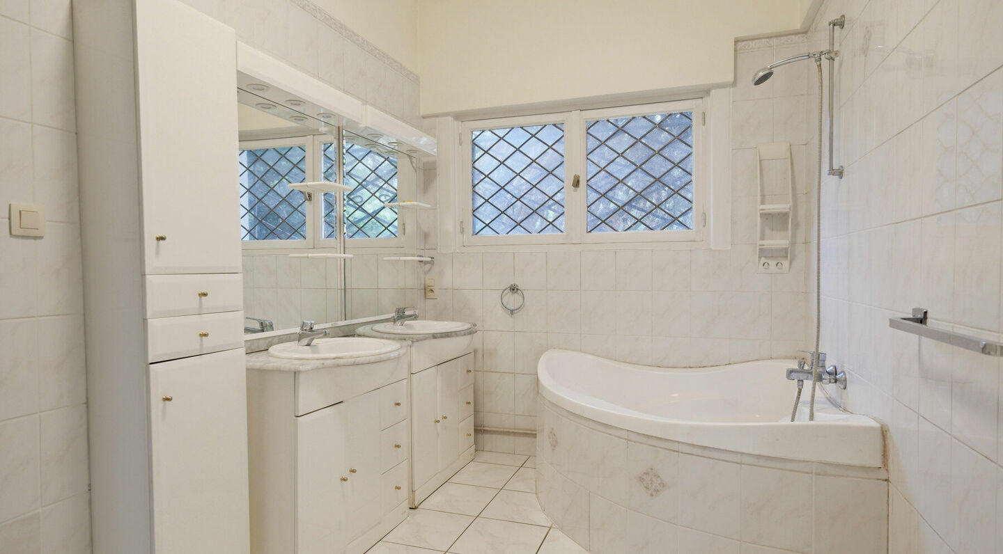Villa for sale in Kraainem